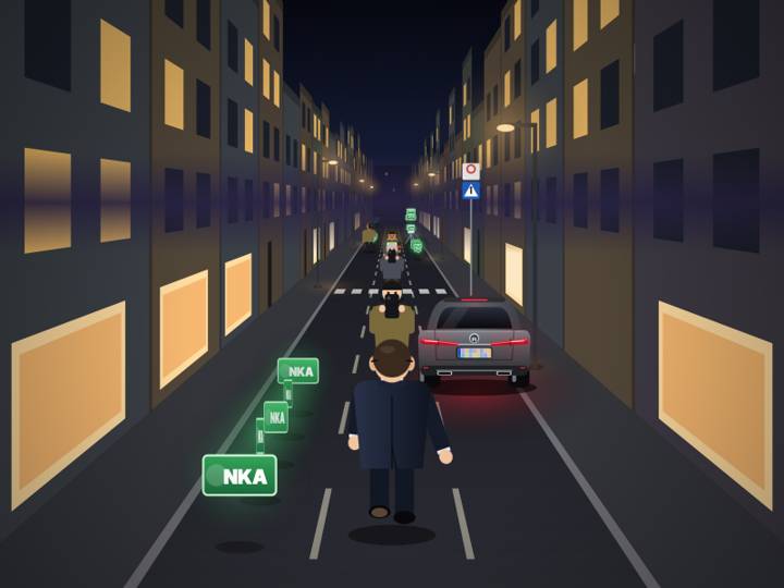 NKA Run: az öltönyös figura a szürke SUV mögött fut az éjszakai utcán